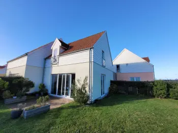 Villa in Wimereux,Maison au calme avec jardin, court de tennis et parking privatif FR-1-675-33 N°977716