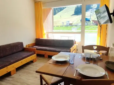 Apartment in Les Adrets Prapoutel, Studio cosy au pied des pistes avec balcon, TV et casier à ski - L977730