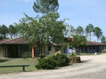 Gite à Brocas,Vacances familiales au cœur du parc naturel, chalet bois tout confort avec nombreuses activités FR-1-360-211 N°977789