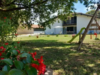 Gite à Orx,Gîte familial à Orx : confort moderne, jardin privé, proche plages et nature. FR-1-360-736 N°977894