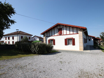 Location Gite à Larressore,Gîte cosy à Larressore, proche Côte Basque, avec jardin et terrasse, lits faits et draps inclus FR-1-384-158 N°977943