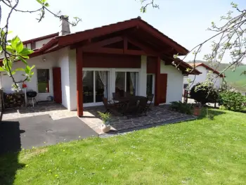 Gite à Itxassou,Gîte paisible à Itxassou avec jardin, cheminée et terrasse proche des Thermes de Cambo-les-Bains FR-1-384-388 N°977959