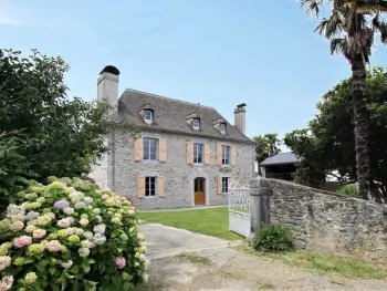 Gite à Asson,Maison de charme rénovée avec grand jardin, activités familiales, et nature préservée à Asson FR-1-384-739 N°977977