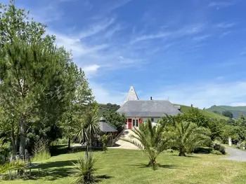 Gite à Barcus,Gîte à la ferme avec piscine chauffée et jacuzzi, vue panoramique, 2 chambres FR-1-384-769 N°977979