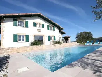 Gite à Ahaxe Alciette Bascassan Ahaxe,Belle maison rénovée avec piscine privative, clim et wifi proche de St Jean-Pied-de-Port FR-1-384-788 N°977982