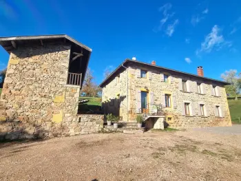 Gite à Belmont de la Loire,Gîtes Champêtres Rénovés avec Terrasse, Jardin, et Activités pour Familles et Amis FR-1-496-304 N°978015