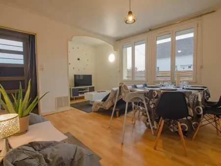 Maison mitoyenne des années 50 avec jardin et animaux admis proche de Troyes - Photo 1