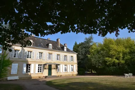 Château des Lambeys, Maison en Bourgogne avec Piscine Privée - Photo 9