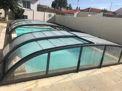 Maison à Saint Jean de Monts, Maison Spacieuse avec Piscine Privée, Proche Centre et Plage, Saint Jean de Monts - L979448