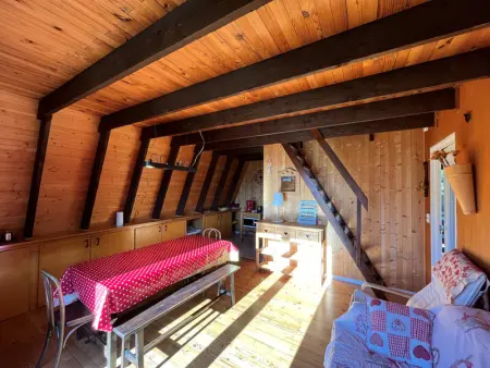 Chalet atypique plein de charme avec garage et balcon, idéal pour familles - Photo 5