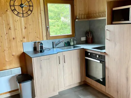 Chalet atypique plein de charme avec garage et balcon, idéal pour familles - Photo 6