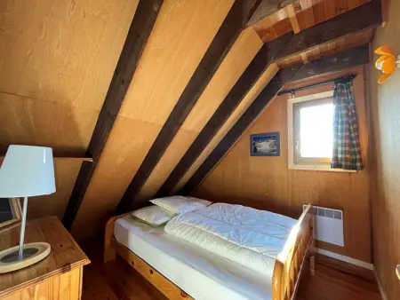 Chalet atypique plein de charme avec garage et balcon, idéal pour familles - Photo 8