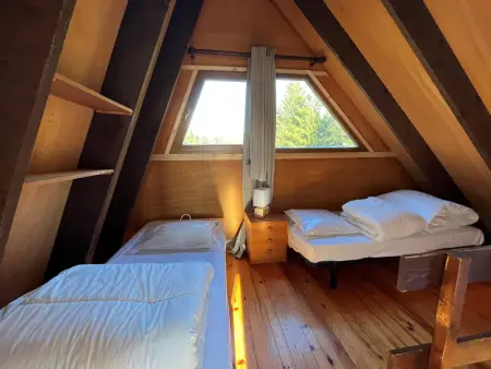 Chalet atypique plein de charme avec garage et balcon, idéal pour familles - Photo 10