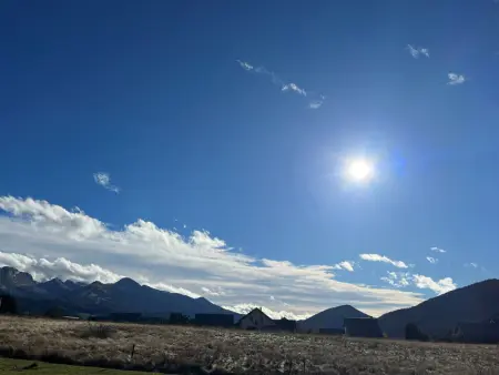Chalet atypique plein de charme avec garage et balcon, idéal pour familles - Photo 12