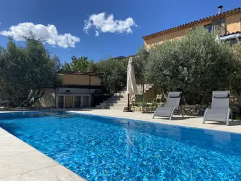 Haus in Saint Saturnin lès Apt,Grande villa rénovée avec piscine, clim et Wi-Fi au coeur du Luberon FR-1-708-61 N°979610