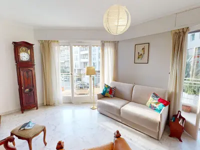 Appartement à Menton, Agréable 3P à Menton avec Balcon, Parking Privé et Proche Plages - L979722