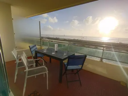 Appartement à Saint Hilaire de Riez, Charmant appartement 4 pers, terrasse, parking, animaux admis, à 50m de la plage - L980065