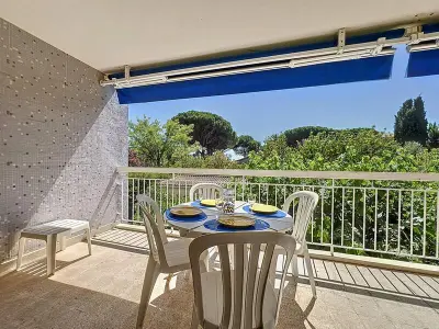 Appartement à Saint Cyr sur Mer, Appartement T2 avec Terrasse - Accès Direct Plage des Lecques, Parking, Équipé pour 2-4 Personnes - L980224