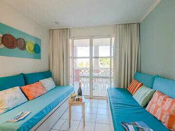 Location Appartement à Saint Raphaël,Studio 1er étage terrasse FR-1-504-678 N°980460