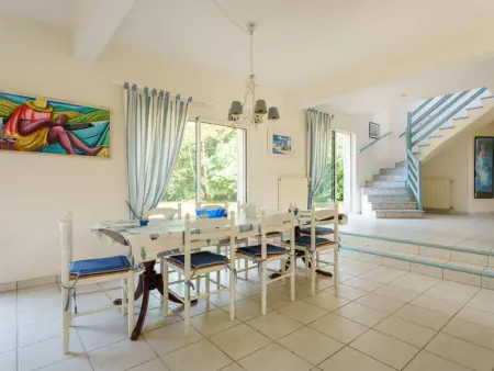 Spacieuse Villa à Crac'h : 4 Ch. pour 8 Pers., Beau Jardin, Proche Plages et WiFi - Photo 4
