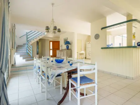 Spacieuse Villa à Crac'h : 4 Ch. pour 8 Pers., Beau Jardin, Proche Plages et WiFi - Photo 5