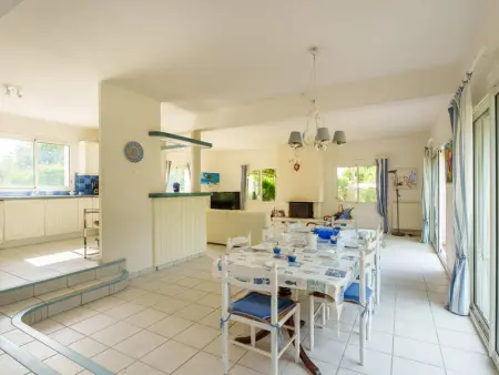 Spacieuse Villa à Crac'h : 4 Ch. pour 8 Pers., Beau Jardin, Proche Plages et WiFi - Photo 6