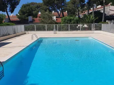 Appartement à Les Issambres, Appartement Duplex avec Piscine et Accès Direct Mer – Idéal Famille - L980856