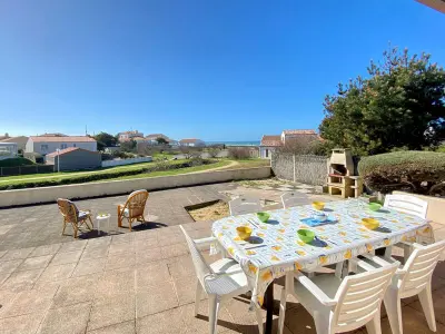 Maison à Bretignolles sur Mer, Maison familiale à 400m de la plage avec terrasse de 100m², animaux admis, garage et jardin - L980885