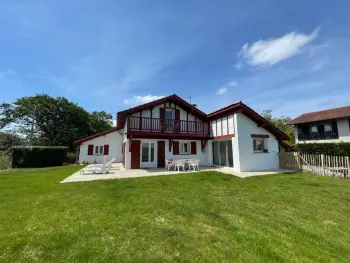 Casa rural en Arcangues,Maison basque rénovée avec terrasse et jardin, proche plages et randonnées, équipements inclus FR-1-384-899 N°981022