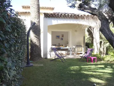 Villa à Cavalaire sur Mer, Villa 4*** à 20m de la plage, jardin, parking, clim, WIFI - L981042