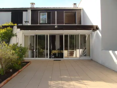 Maison à Saint Jean de Monts, Maison Confortable à 300m de la Plage avec Terrasse et Parking - L981102