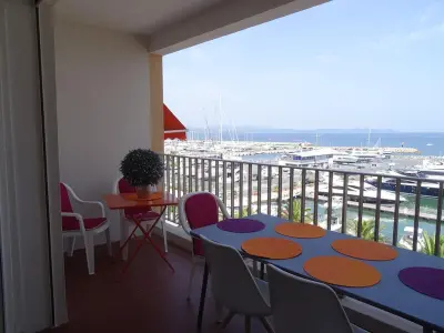 Appartement à Hyères, Appartement climatisé avec terrasses et vue port, proche plages à Hyères - L981105