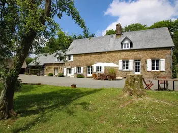 Gîte in Bourguenolles,Charmante maison familiale avec grand jardin, proche nature, paisible et entièrement équipée pour 12 pers. FR-1-362-1076 N°981409