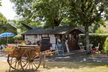 Chalet à Tauves,Camping de Tauves - Mini-chalet Anaïs (sans sanitaires) 327101 N°593413