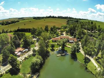 Location Haute Garonne, Chalet à Montgeard, Flower Camping Du Lac De Thésauque - Chalet Confort 35m² 2 chambres - climatisation + TV + Terrasse couverte 761636 N°773459
