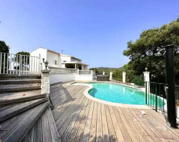 Villa a La Londe les Maures,VILLA  CIGALOU Villa pour 8 personnes avec piscine chauffée et petite vue mer au domaine de Valcros à La Londe les Maures 861317 N°815893