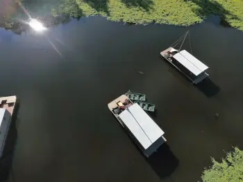 Cabane à Chassenard,Village Toue des Demoiselles - Toue Cabanée au mouillage - Hébergement sur l'eau 774665 N°981489