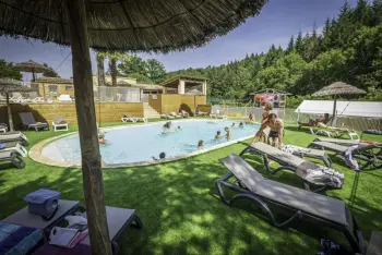 Chalet à Saint Vincent de Durfort,Camping Coeur d'Ardèche - Chalet 5 places, climatisé avec télé et lave vaisselle 879596 N°981763