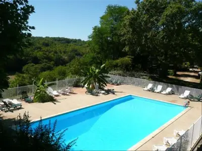 Chalet à Cénac et Saint Julien, Camping Le Pech de Caumont - Bois avec TV - N°982523