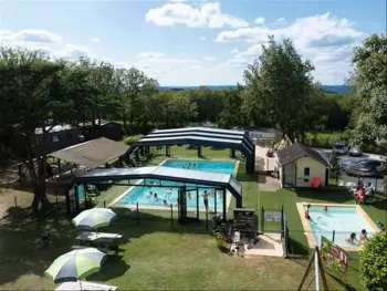 Chalet à Loupiac,Camping Sites et Paysages - Les Hirondelles  - Confort Sarlat - 2 chambres - terrasse non couverte (MAX 3 adultes + 2 enfants) 916944 N°982726