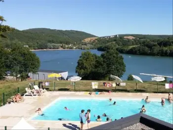 Chalet à Lissac sur Couze,Flower Camping Lac du Causse - Confort 26m² (2 chambres) + terrasse couverte 6m² vue sur le lac 978265 N°984022