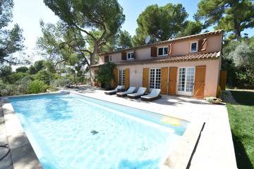 Location Maison à Aix en Provence,Spacieuse maison nichée dans une pinède, avec vue et piscine privée 983155 N°984162