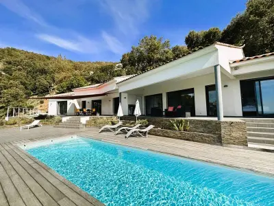 Villa à La Londe les Maures,  Villa pour 8 personnes climatisée avec piscine chauffée et vue mer à La Londe-les-Maures 984630 N°984223