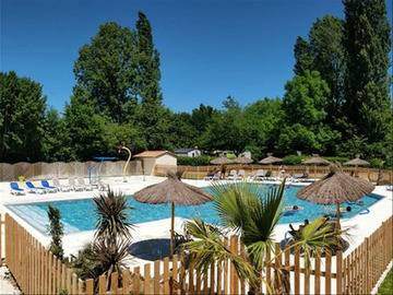 Location Chalet à Brantôme,Camping Brantôme Peyrelevade - Cottage premium (2022) bord de rivière, 2 chambres, terrasse couverte 5 pers 990680 N°984416