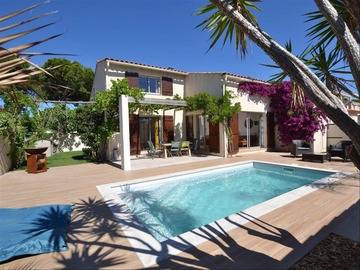 Location Villa à Le Grau du Roi, Villa de vacances Port Camargue piscine wifi clim - N°984488