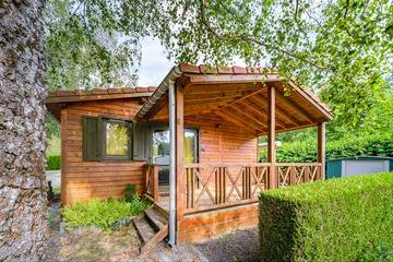 Location Chalet à Leval,Flower Camping du Lac de la Seigneurie - Chalet CONFORT Alpina 1 28 m² (1 chambre + 1 chambre mezzanine) + poële à bois(011) 1015979 N°985145