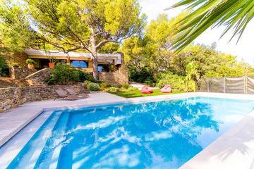 Location Villa à Bormes les Mimosas, SELECT' - Villa Gaou Bénat piscine + vue mer - N°985917