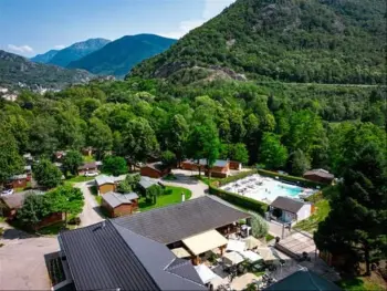 Chalet à Ax les Thermes,Camping le Malazéou (Wellness Sport Camping) - CHALET DES AMIS 4/5 personnes Terrasse bois 1065103 N°986435