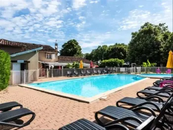 Chalet a Rivières,Camping  Le Domaine du Cèdre - Chalet Escapades 3 Pièces 4/6 Personnes (4 adultes + 2 enfants) (MAX 4 adultes + 2 enfants) 1080716 N°986596