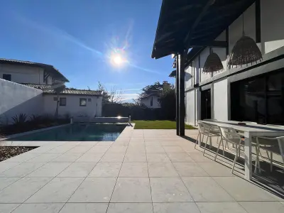 Casa en Saint Jean de Luz,Villa Contemporaine, Piscine Chauffée, Proche Océan à Saint-Jean-de-Luz FR-1-239-682 N°986669